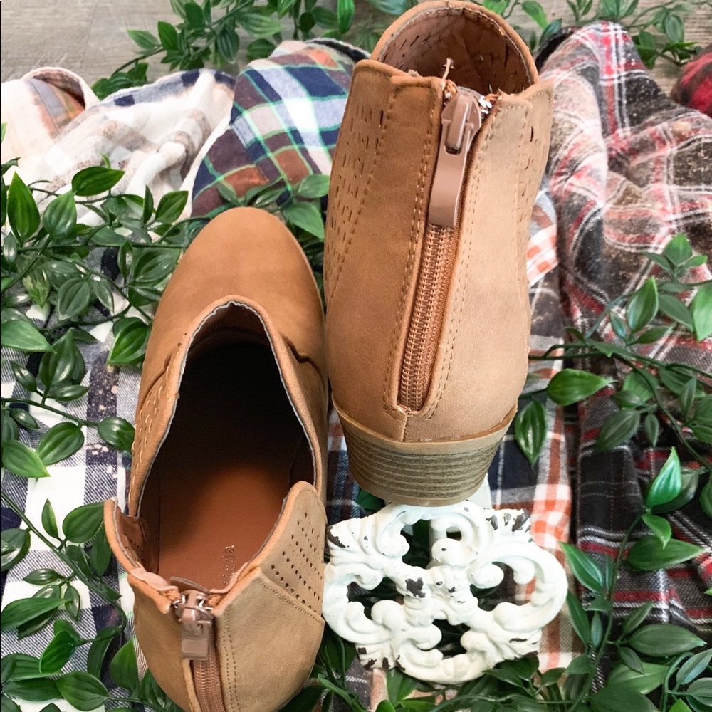 SIZE 6 LEFT! ✨Dark Camel Booties - Picture 6 of 7